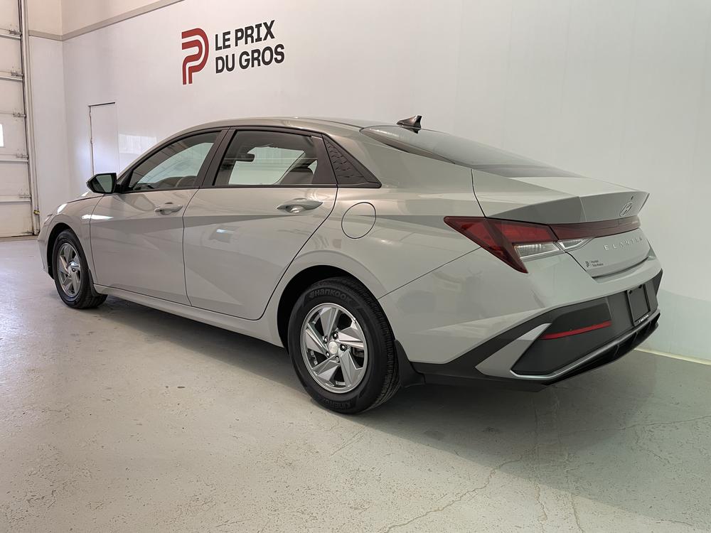 Hyundai Elantra Essential 2024 d&rsquo;occasion à vendre - 6