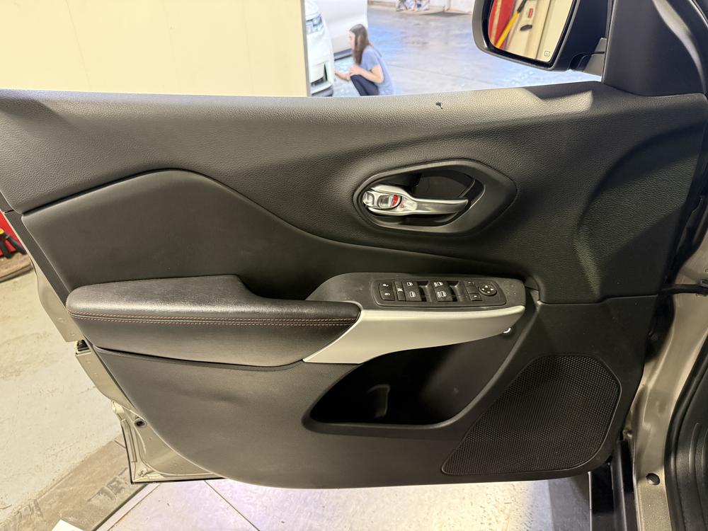 Jeep Cherokee 2017 Gris usage à vendre Jeep Cherokee 2017 Gris usage à vendre