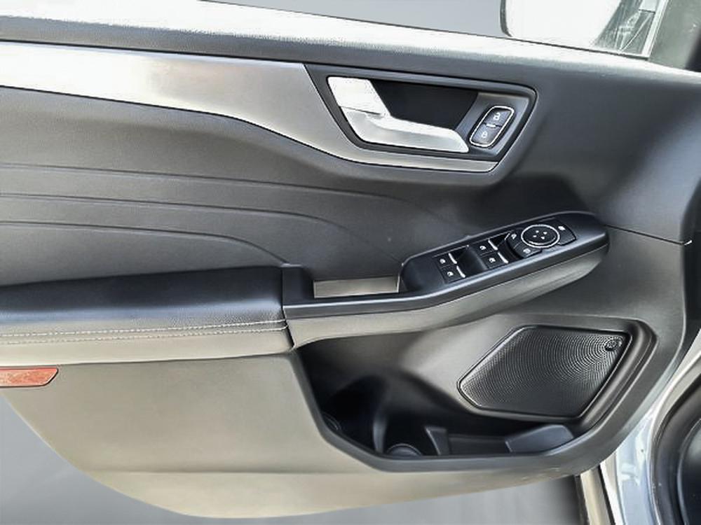 Ford Escape 2023 Gris usage à vendre Ford Escape 2023 Gris usage à vendre