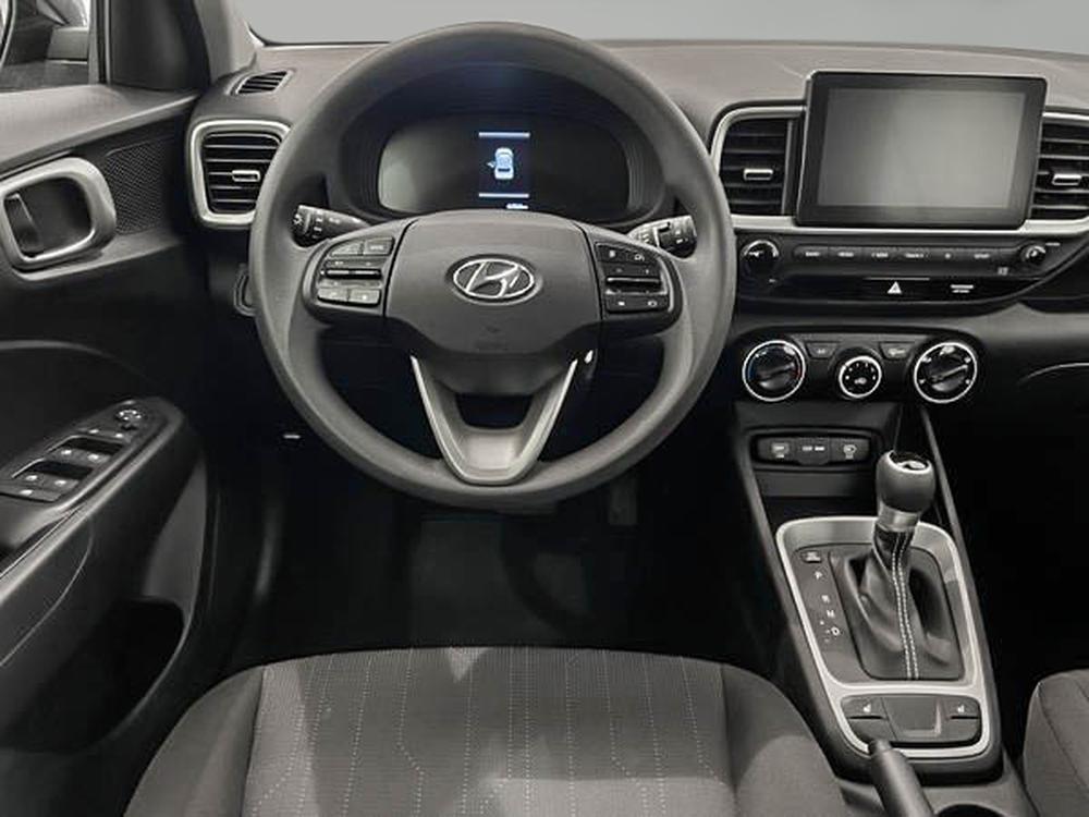 Hyundai Venue Essential 2023 d&rsquo;occasion à vendre - 11