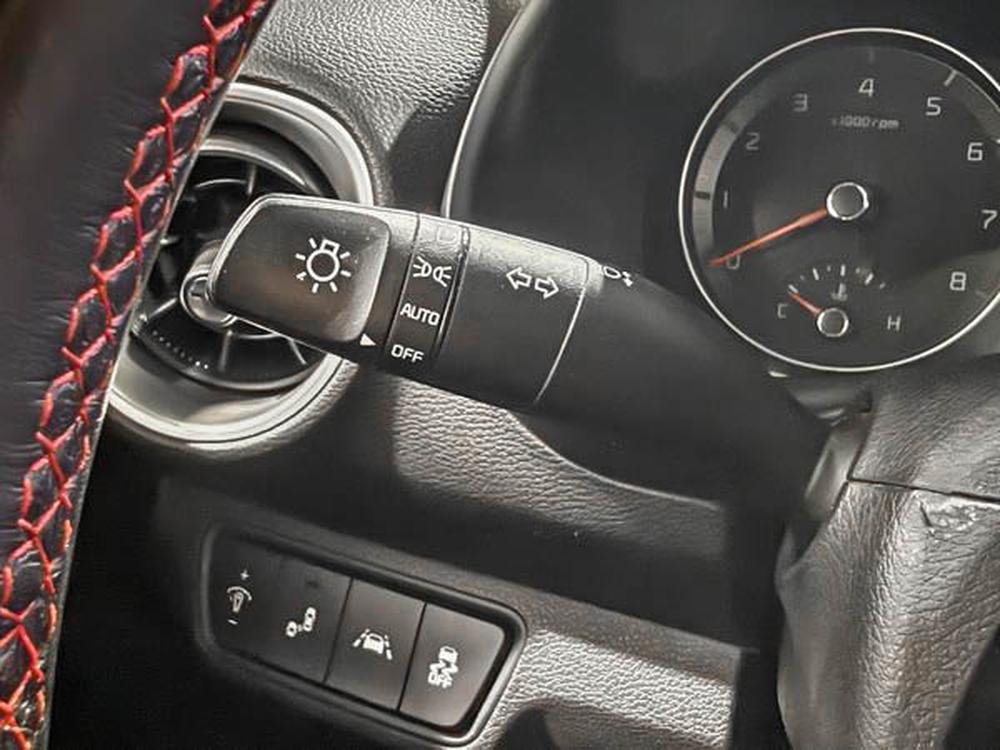 Kia Forte5 2020 Rouge usage à vendre Kia Forte5 2020 Rouge usage à vendre