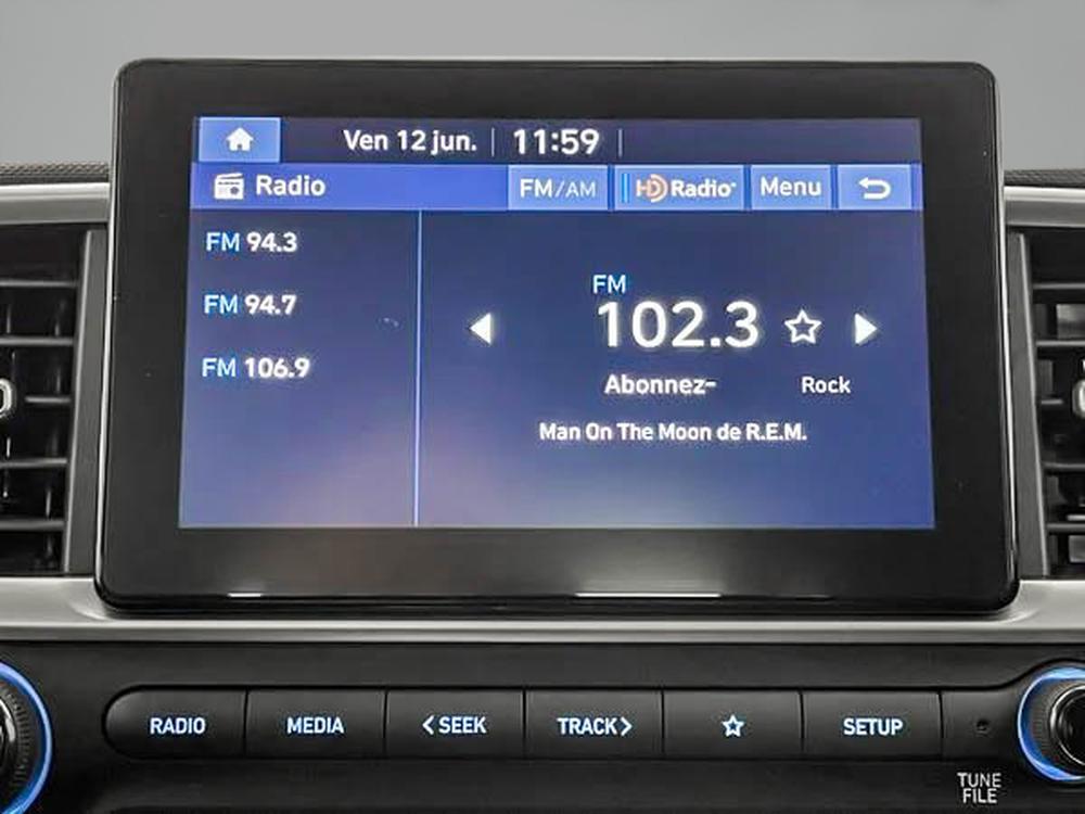 Hyundai Venue Essential 2023 d&rsquo;occasion à vendre - 21