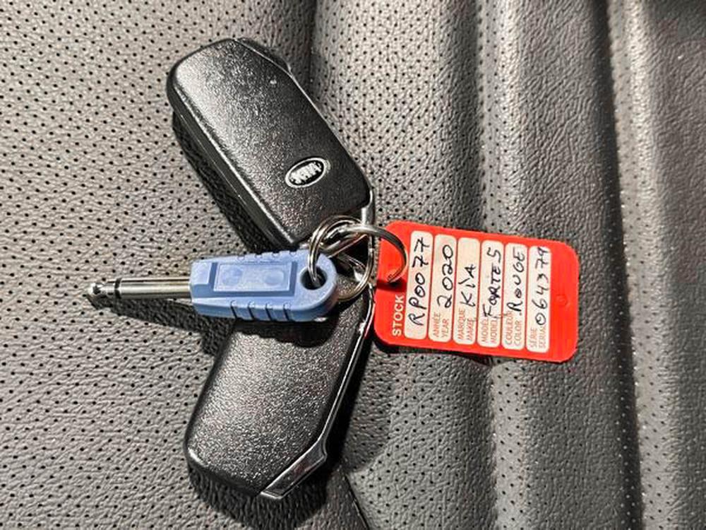 Kia Forte5 2020 Rouge usage à vendre Kia Forte5 2020 Rouge usage à vendre
