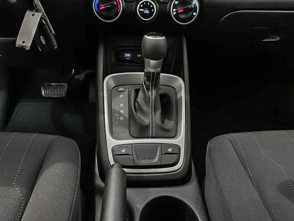 Hyundai Venue Essential 2023 d&rsquo;occasion à vendre - 26