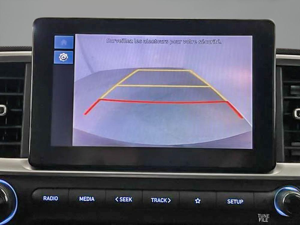 Hyundai Venue Essential 2023 d&rsquo;occasion à vendre - 23