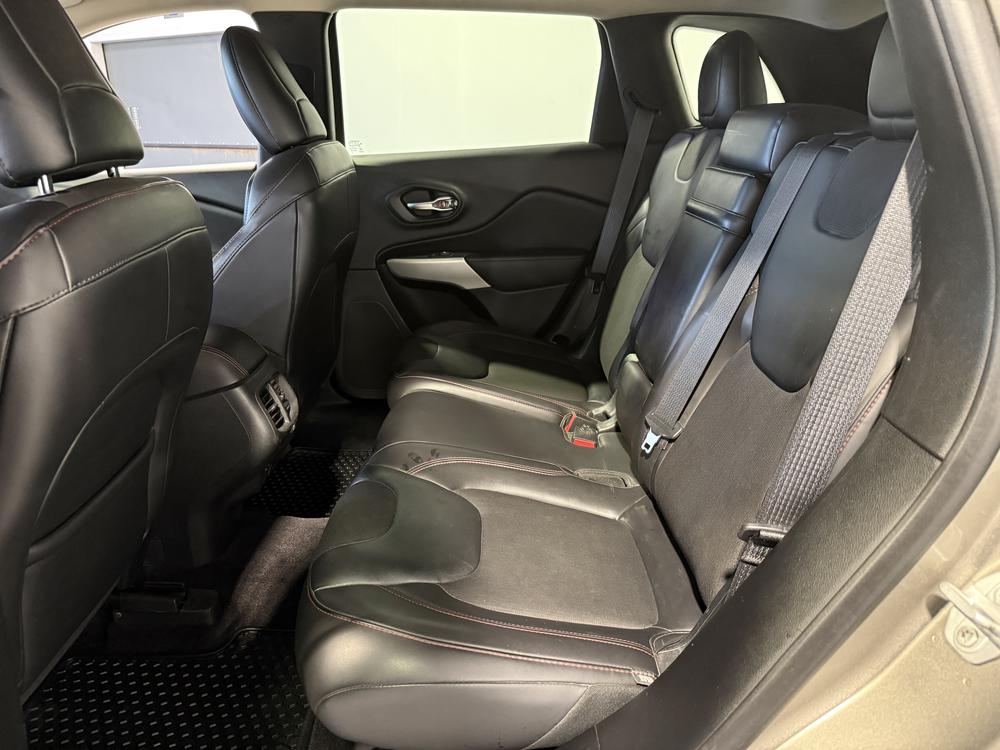 Jeep Cherokee 2017 Gris usage à vendre Jeep Cherokee 2017 Gris usage à vendre