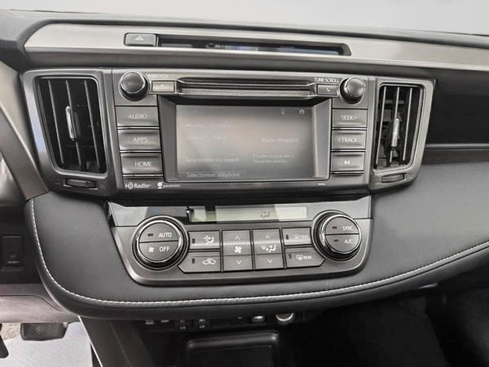 Toyota RAV4 XLE AWD 2015 d&rsquo;occasion à vendre - 26