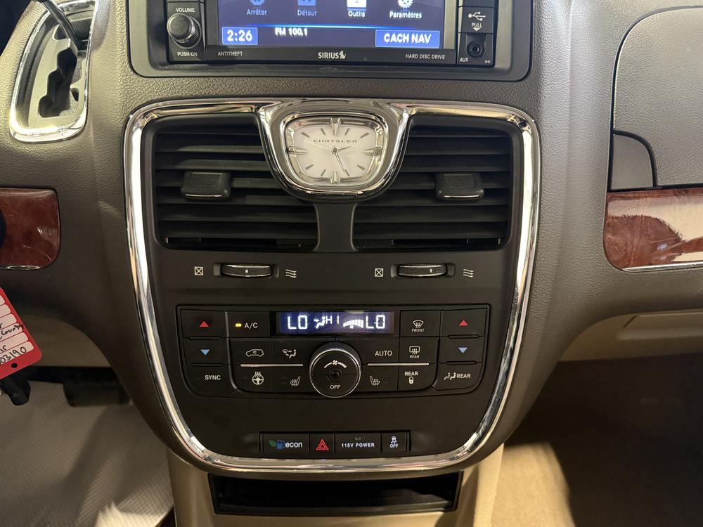 Chrysler Town & Country Limited 2015 d&rsquo;occasion à vendre - 27