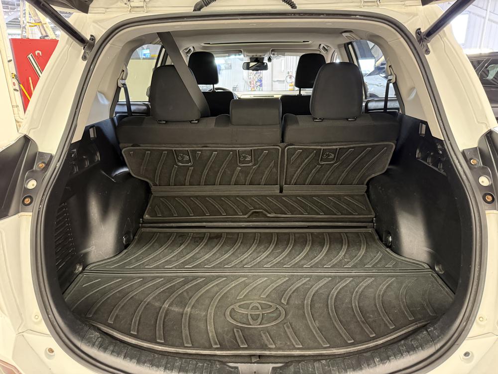 Toyota RAV4 HYBRID LE+ 2018 d&rsquo;occasion à vendre - 31