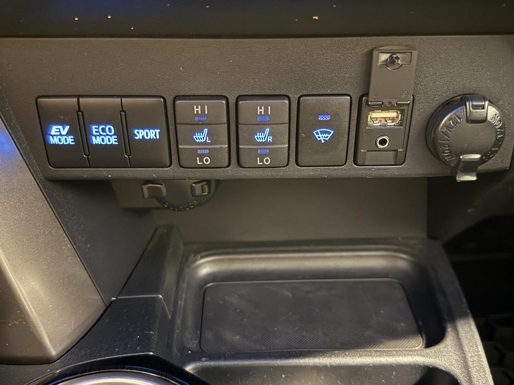 Toyota RAV4 HYBRID LE+ 2018 d&rsquo;occasion à vendre - 28