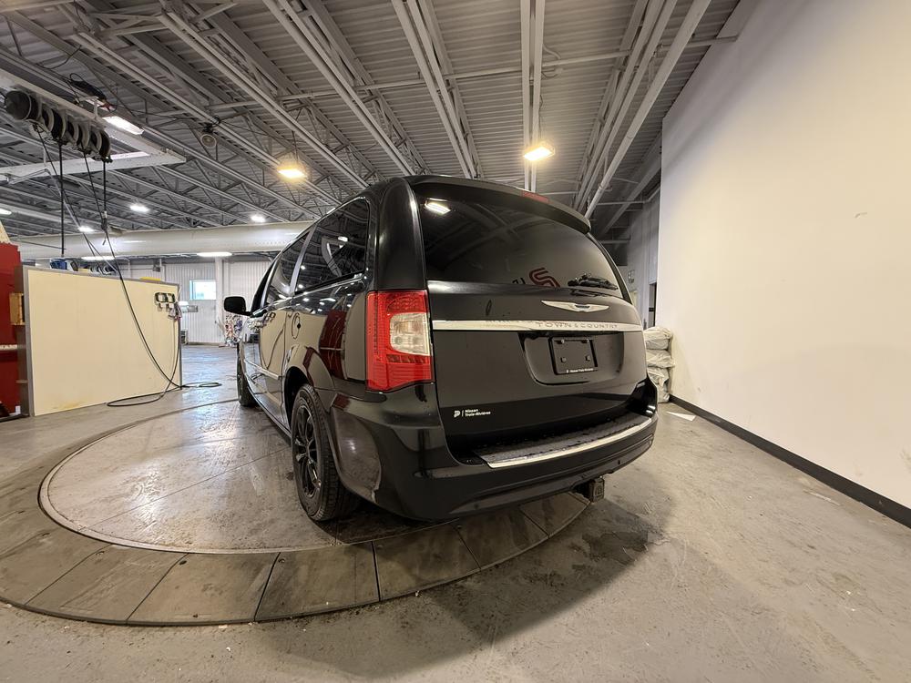 Chrysler Town & Country Limited 2015 d&rsquo;occasion à vendre - 6