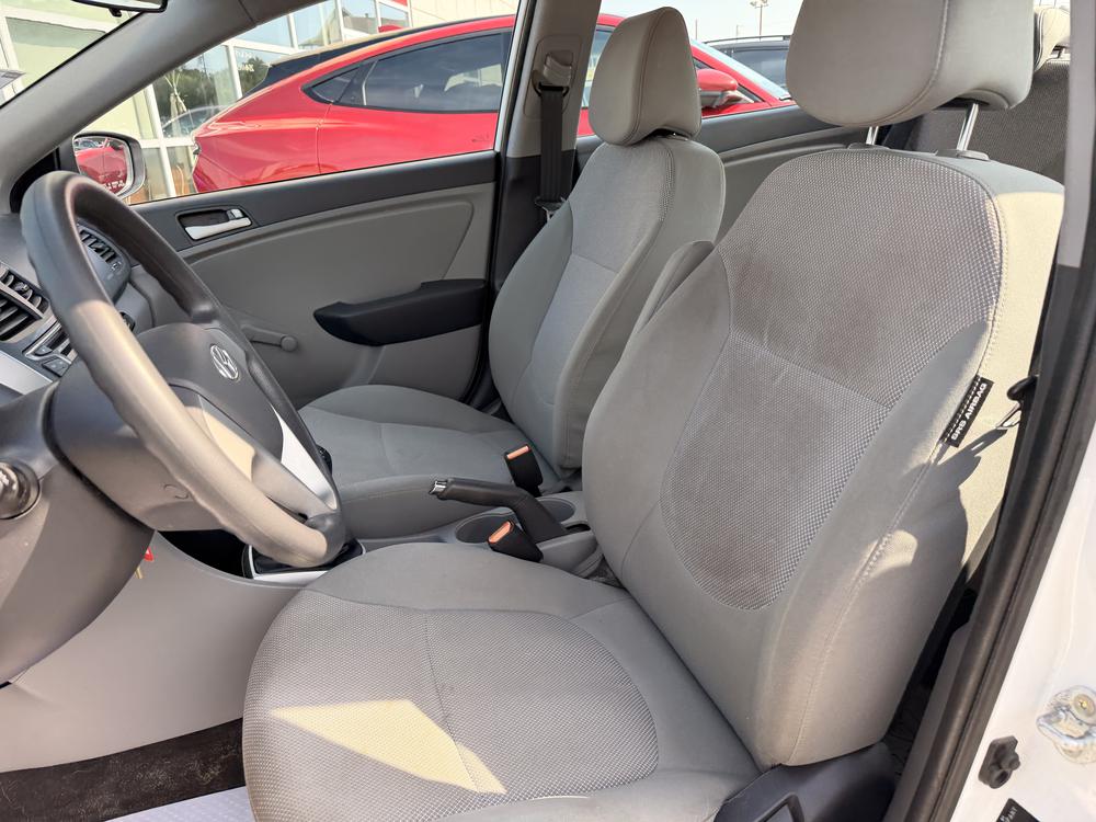 Hyundai Accent L MANUELLE 2014 d&rsquo;occasion à vendre - 14