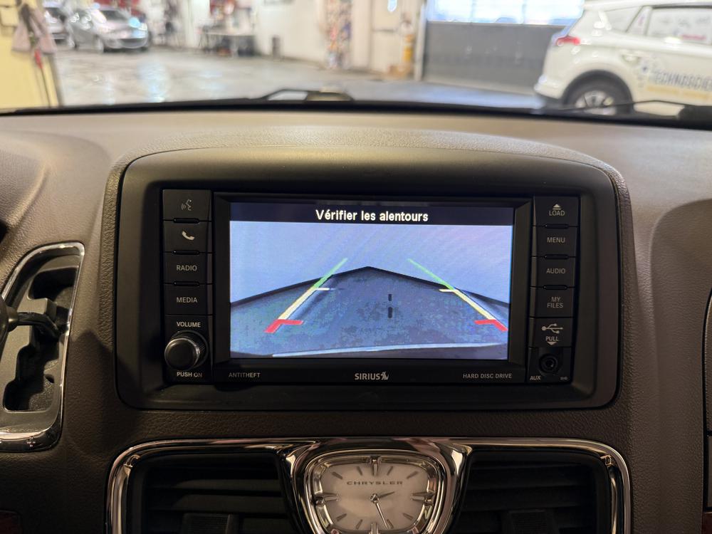 Chrysler Town & Country Limited 2015 d&rsquo;occasion à vendre - 26