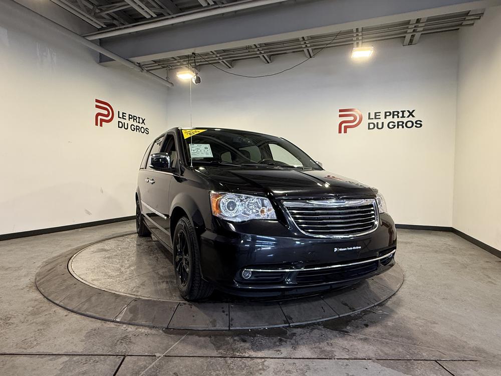 Chrysler Town & Country Limited 2015 d&rsquo;occasion à vendre - 1