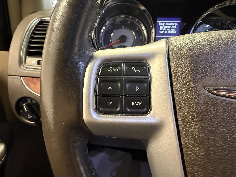 Chrysler Town & Country Limited 2015 d&rsquo;occasion à vendre - 17