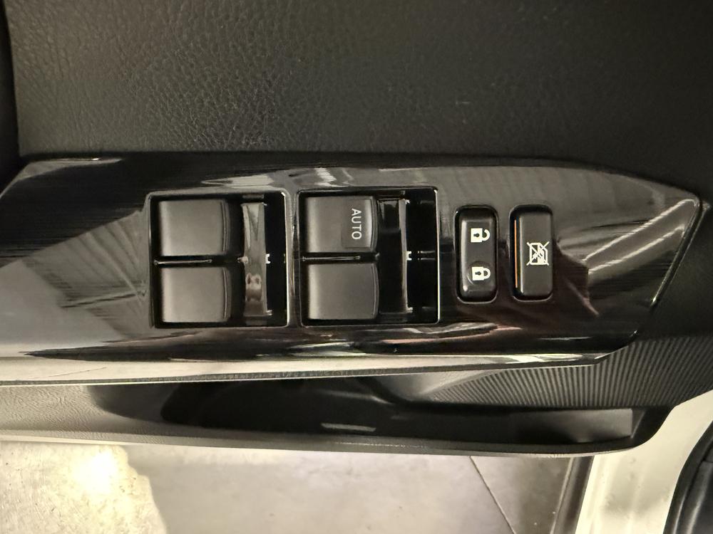 Toyota RAV4 HYBRID LE+ 2018 d&rsquo;occasion à vendre - 16