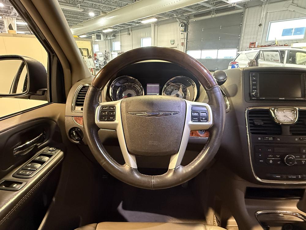 Chrysler Town & Country Limited 2015 d&rsquo;occasion à vendre - 16