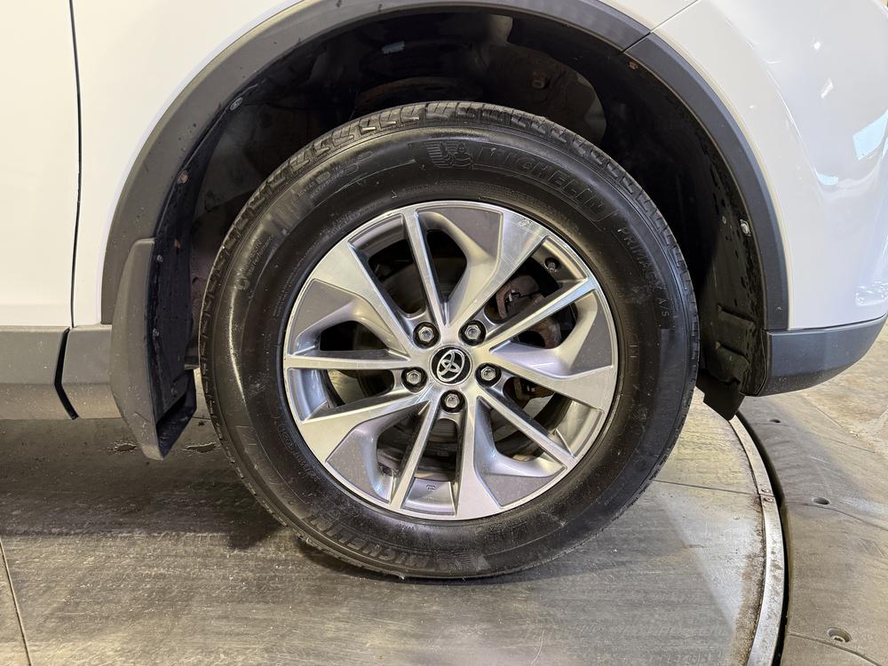 Toyota RAV4 HYBRID LE+ 2018 d&rsquo;occasion à vendre - 13