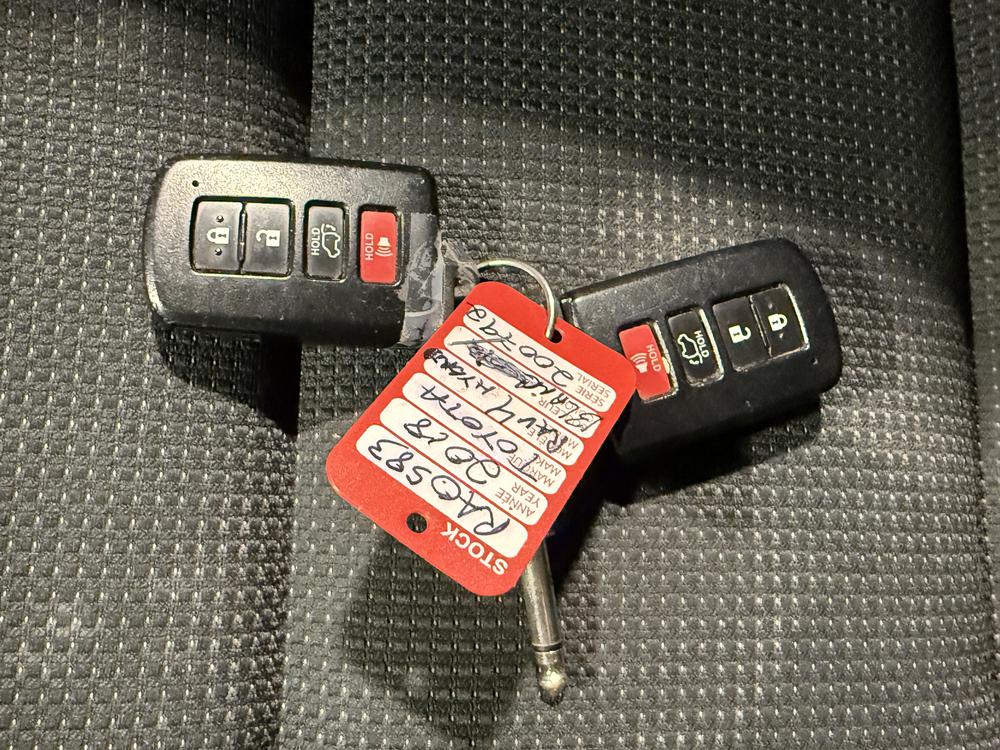 Toyota RAV4 HYBRID LE+ 2018 d&rsquo;occasion à vendre - 32
