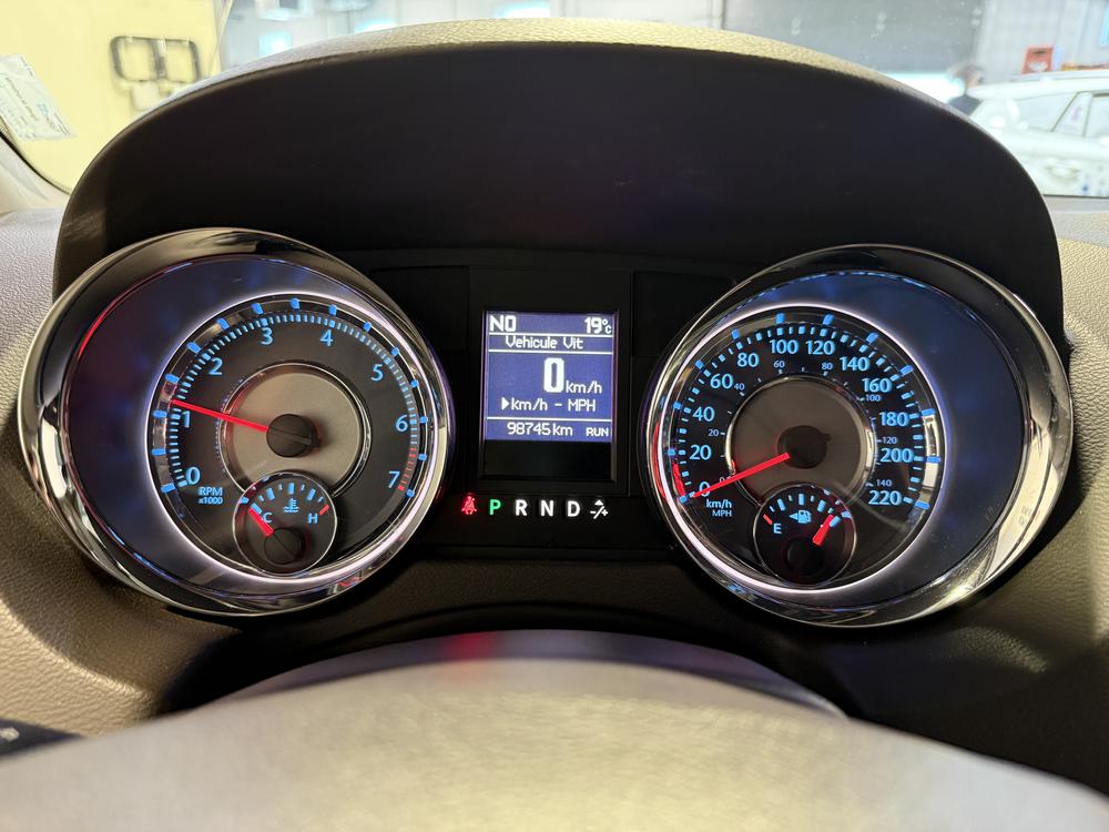 Chrysler Town & Country Limited 2015 d&rsquo;occasion à vendre - 23
