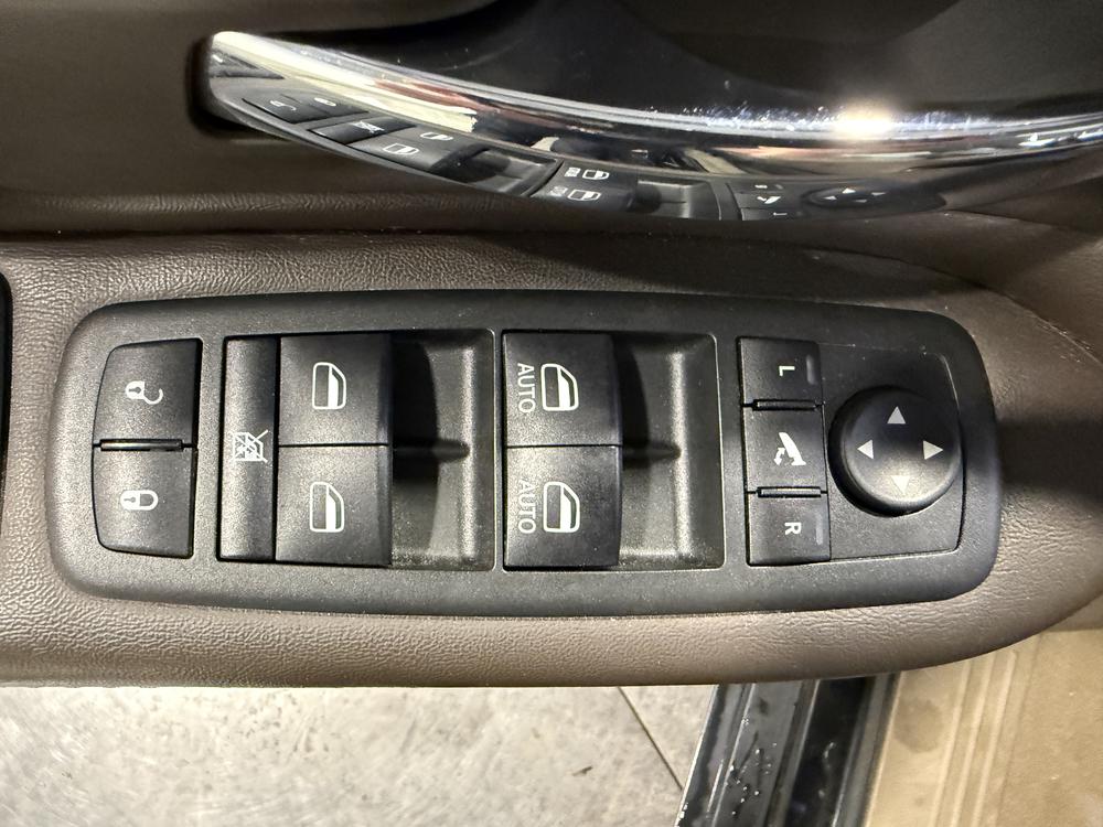 Chrysler Town & Country Limited 2015 d&rsquo;occasion à vendre - 14