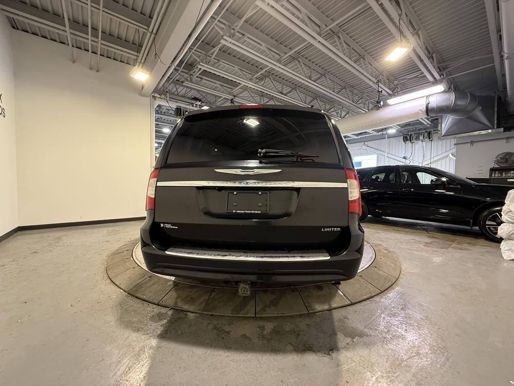 Chrysler Town & Country Limited 2015 d&rsquo;occasion à vendre - 4