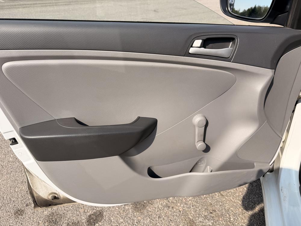 Hyundai Accent L MANUELLE 2014 d&rsquo;occasion à vendre - 12