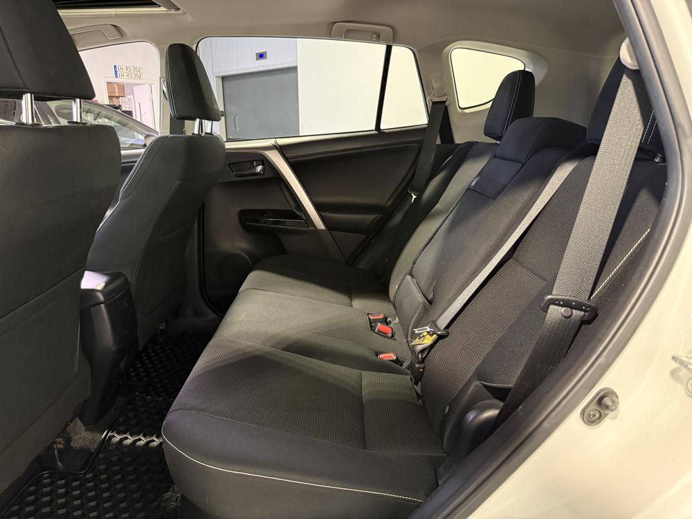 Toyota RAV4 HYBRID LE+ 2018 d&rsquo;occasion à vendre - 30