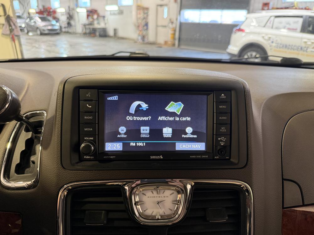 Chrysler Town & Country Limited 2015 d&rsquo;occasion à vendre - 24