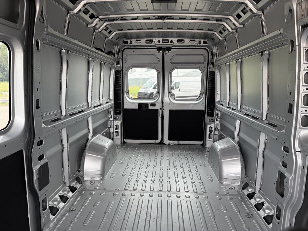 Ram ProMaster fourgonnette utilitaire 3500 SLT+ 159 po (22H) 2025 d&rsquo;occasion à vendre - 13