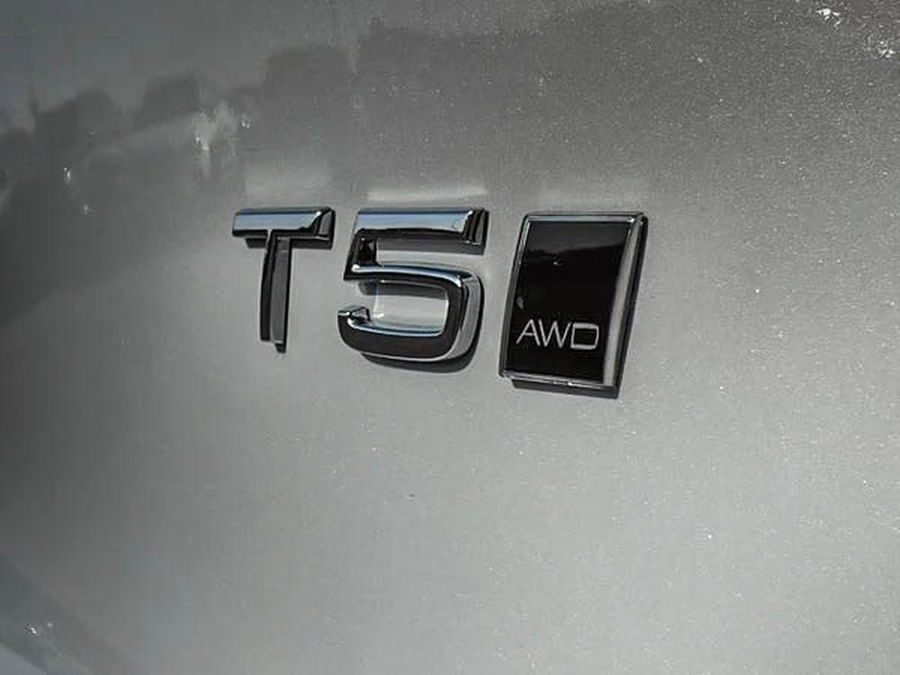 Volvo XC40 T5 R-DESIGN AWD 2022 d&rsquo;occasion à vendre - 11