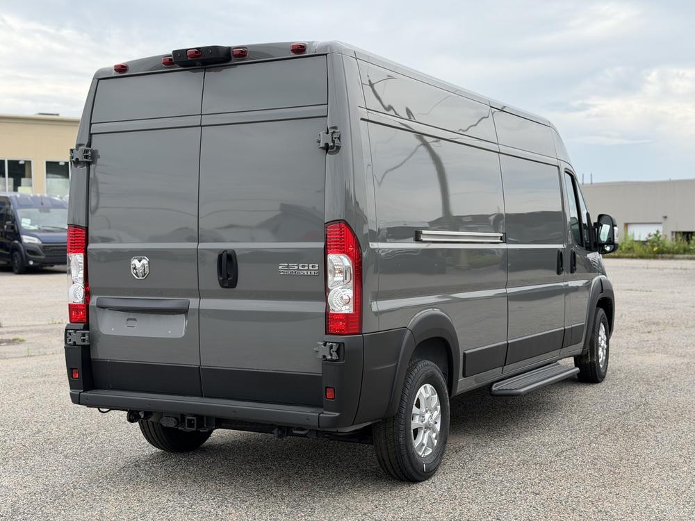 Ram ProMaster fourgonnette utilitaire 2500 toit élevé 159 po (22G) 2025 d&rsquo;occasion à vendre - 3