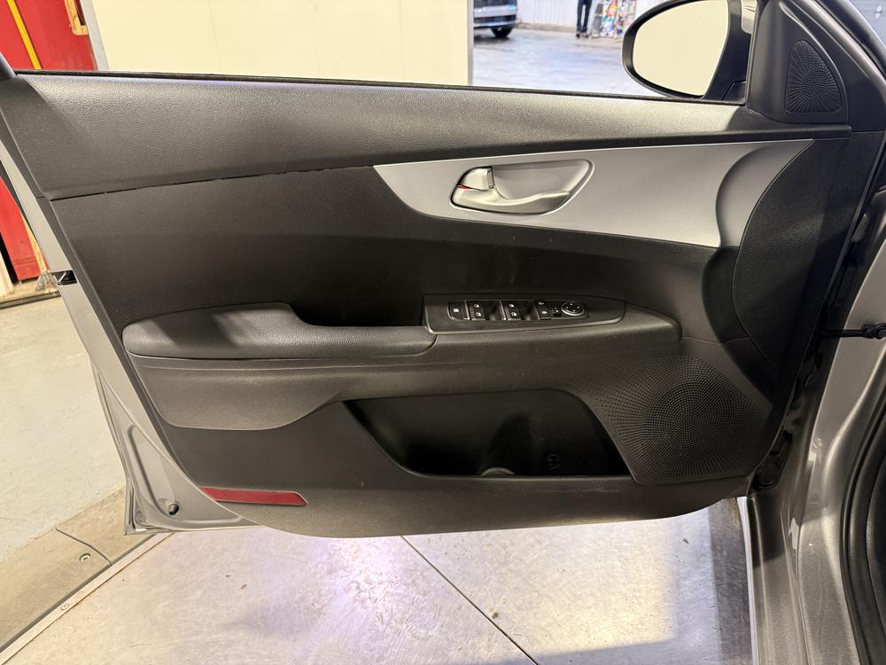 Kia Forte LX 2024 d&rsquo;occasion à vendre - 13
