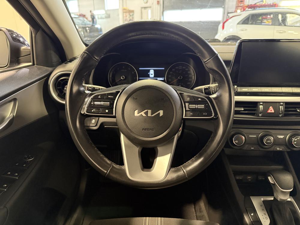 Kia Forte LX 2022 d&rsquo;occasion à vendre - 17