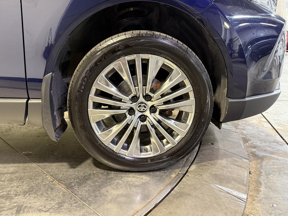 Toyota Venza XLE 2024 d&rsquo;occasion à vendre - 12