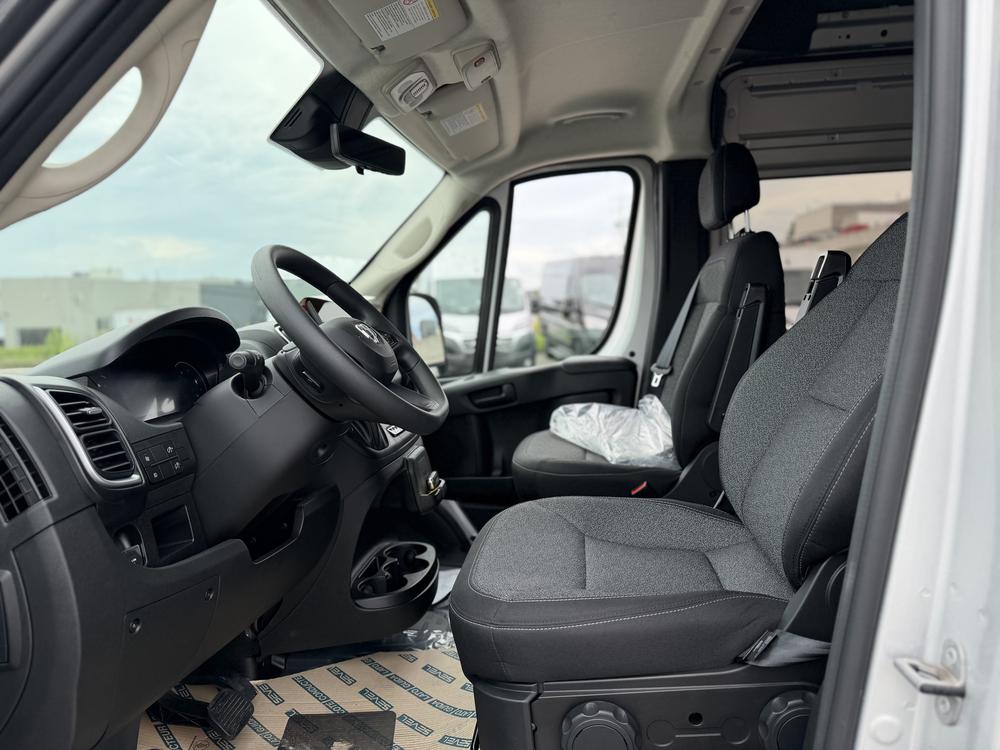 Ram ProMaster fourgon vitré 3500 SLT+ 159 po (22H) 2025 d&rsquo;occasion à vendre - 9