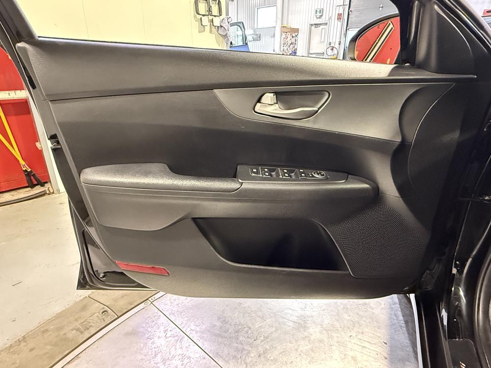 Kia Forte LX 2021 d&rsquo;occasion à vendre - 13