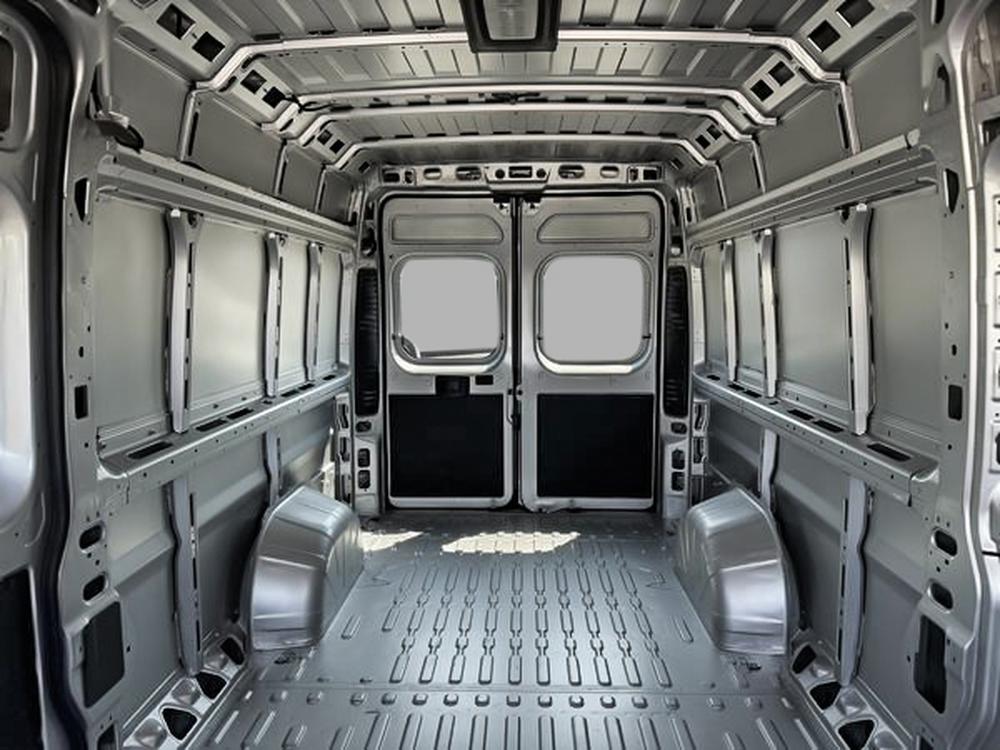 Ram ProMaster fourgonnette utilitaire SLT + 3500 159 po (22H) 2025 d&rsquo;occasion à vendre - 11