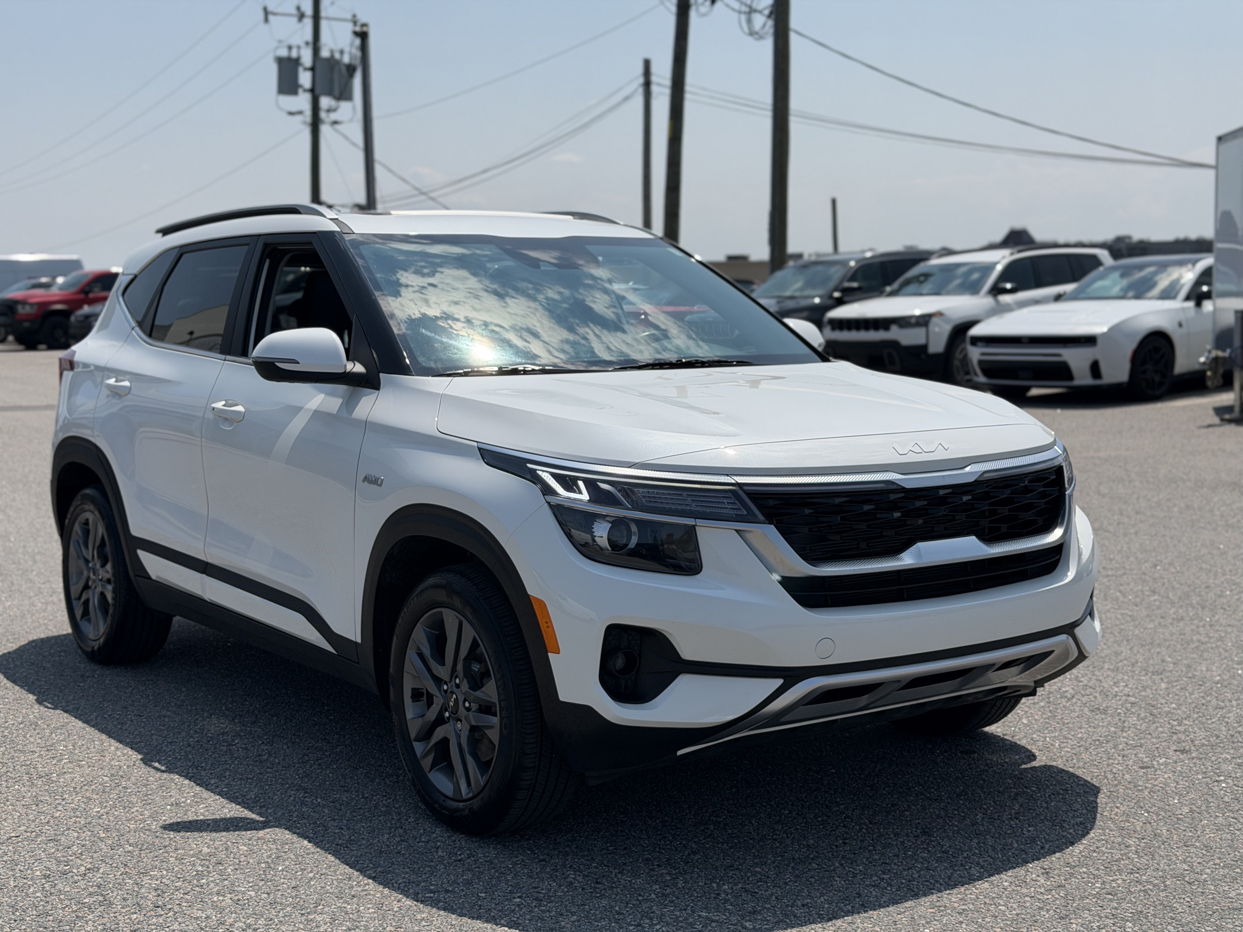 White 2023 Kia Seltos SUV / Crossover All-Wheel Drive Automatic