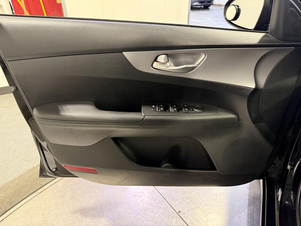 Kia Forte LX 2022 d&rsquo;occasion à vendre - 13