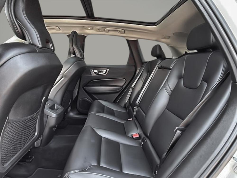 Volvo XC60 B6 MOMENTUM AWD // PREMIUM PACK 2022 d&rsquo;occasion à vendre - 13