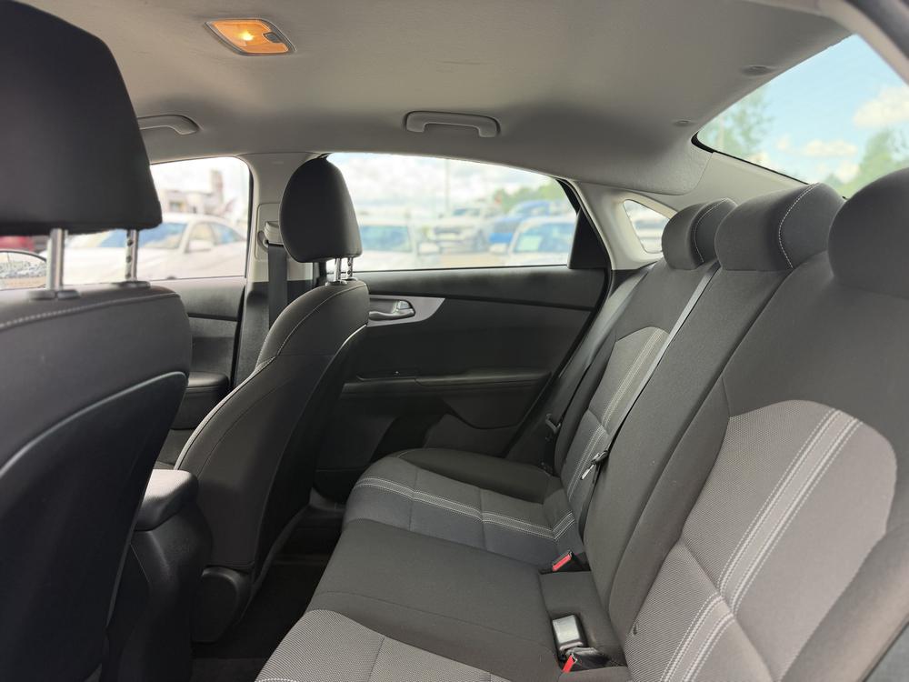 Kia Forte LX 2023 d&rsquo;occasion à vendre - 9
