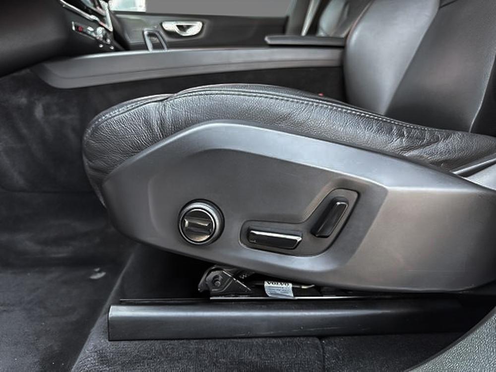 Volvo XC60 B6 MOMENTUM AWD // PREMIUM PACK 2022 d&rsquo;occasion à vendre - 17