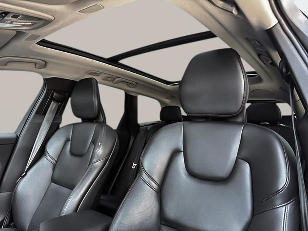 Volvo XC60 B6 MOMENTUM AWD // PREMIUM PACK 2022 d&rsquo;occasion à vendre - 14
