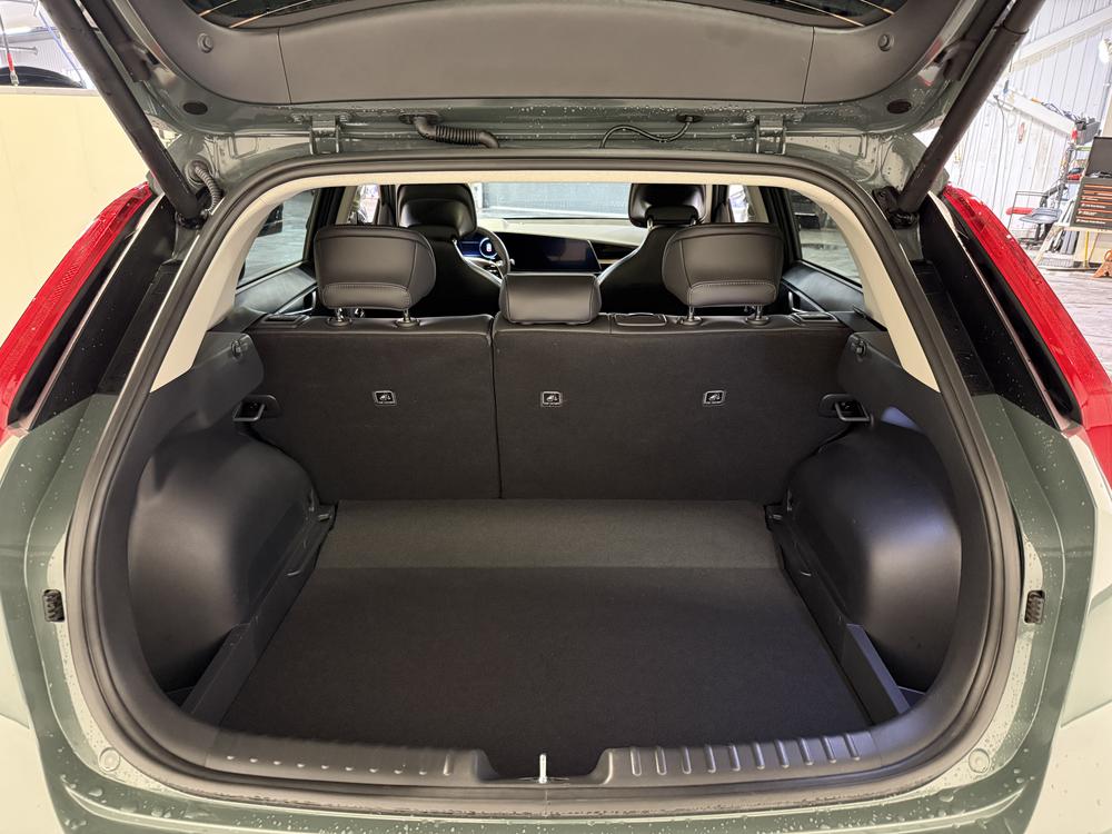 Kia Niro SX 2025 d&rsquo;occasion à vendre - 31