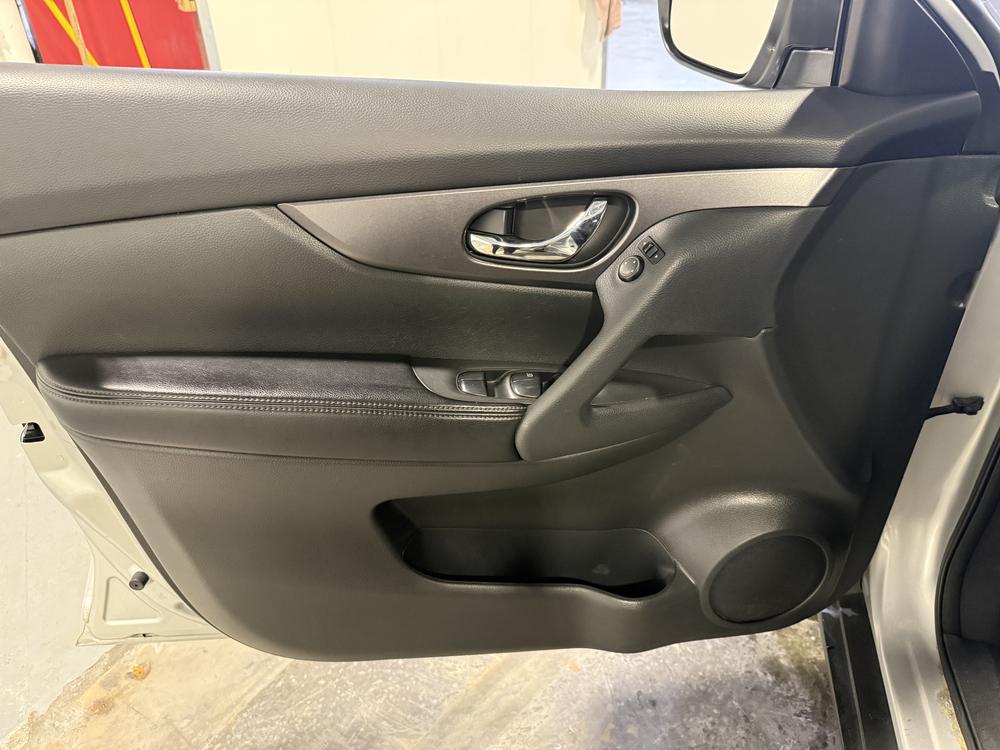Nissan Rogue S 2016 d&rsquo;occasion à vendre - 13