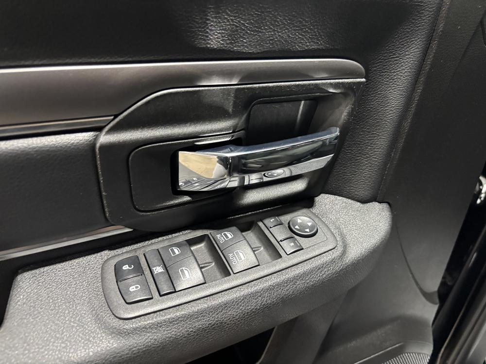 Ram 1500 Classic Warlock 6 cyl 2022 d&rsquo;occasion à vendre - 11