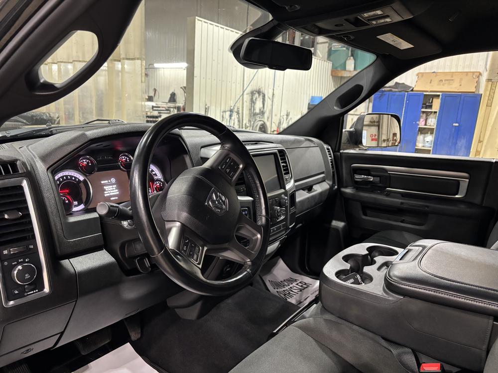 Ram 1500 Classic Warlock 6 cyl 2022 d&rsquo;occasion à vendre - 13