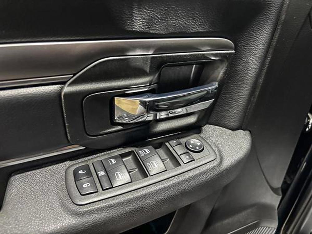 Ram 1500 Classic Warlock 6 cyl 2022 d&rsquo;occasion à vendre - 11