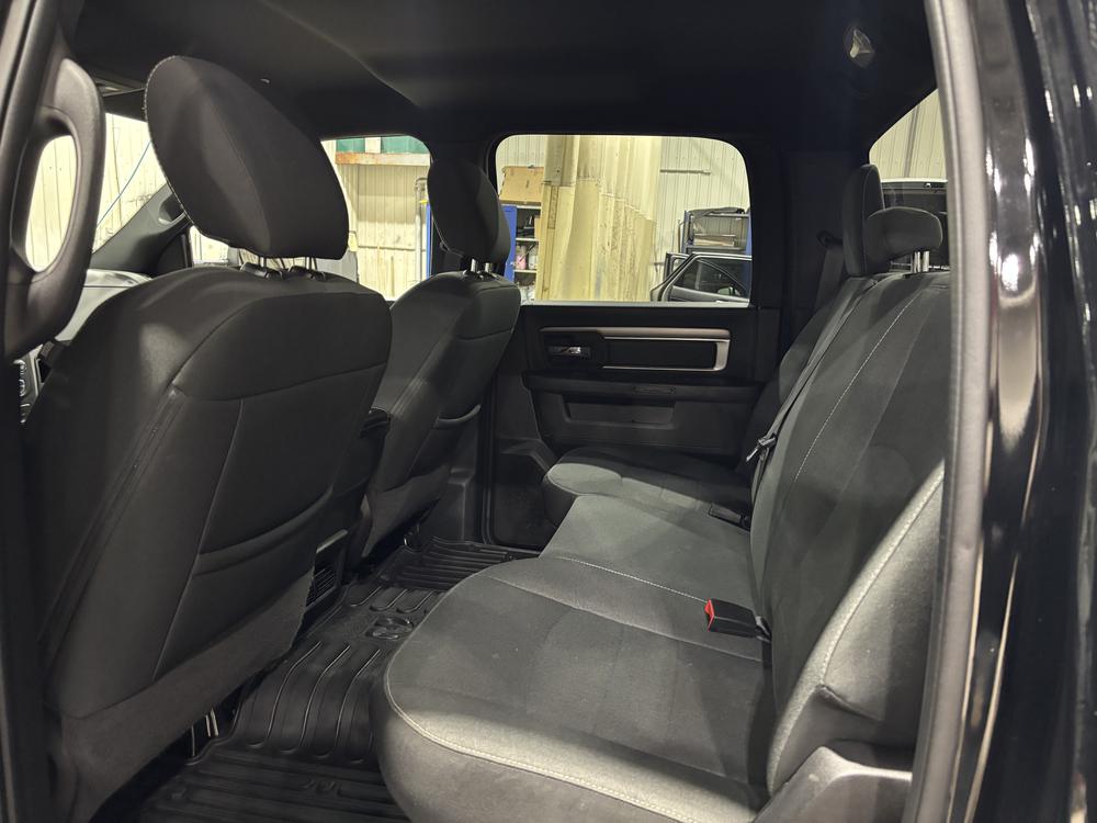 Ram 1500 Classic Warlock 6 cyl 2022 d&rsquo;occasion à vendre - 22